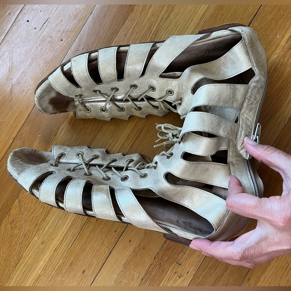 Stuart weitzman 10.5 gold gladiator strappy sandals Roman summer metallic 11 Y2K